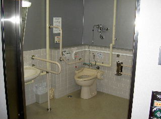 府中市女性センター・スクエア２１の「オストメイト対応だれでもトイレ」